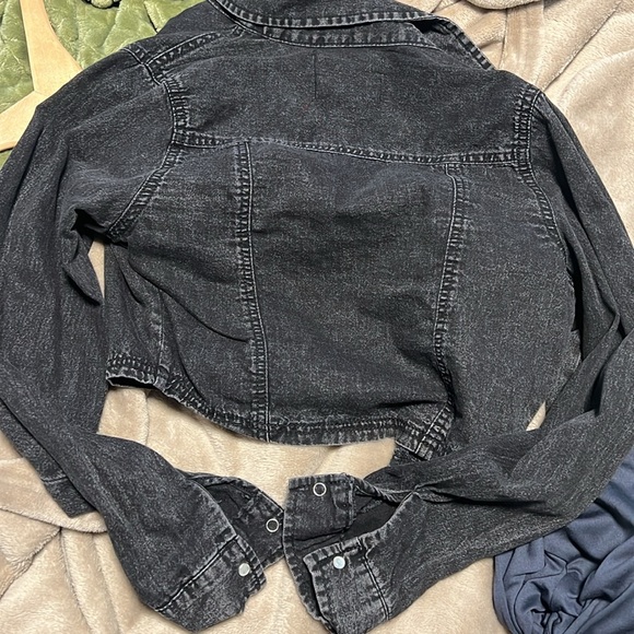 Button up - Picture 3 of 3